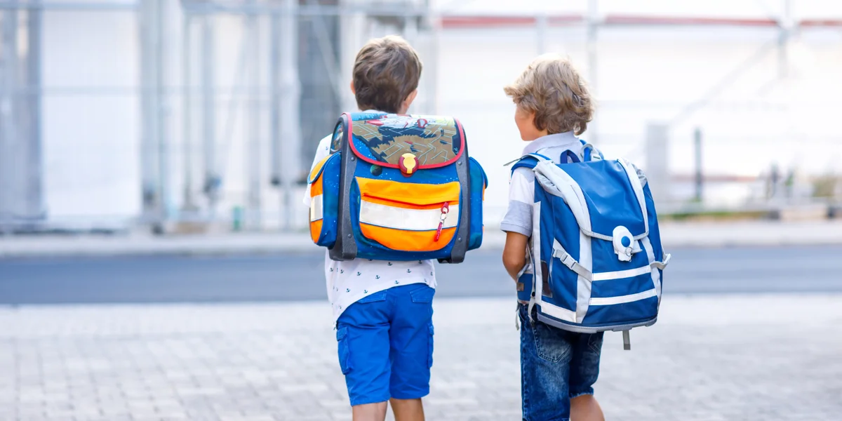 Zwee Pedibussen um Kierchbierg | © Bigstock /romrodinka