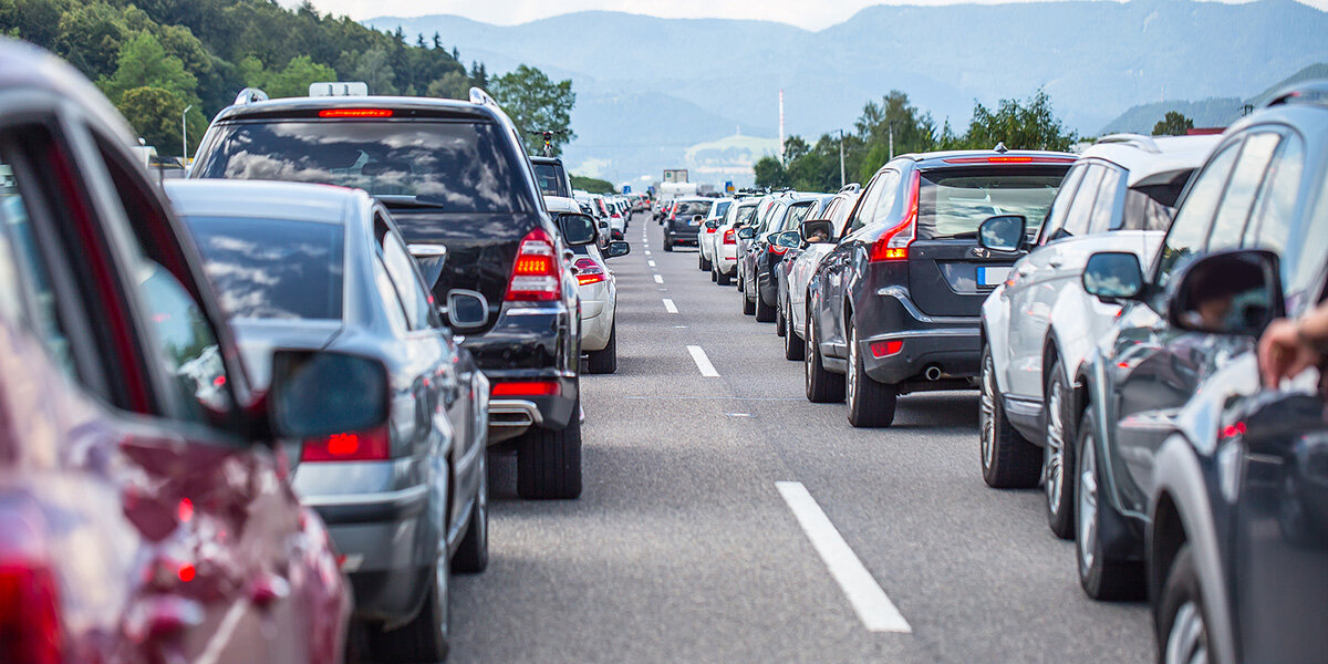 Autoen am Stau | © Bigstock / weyo