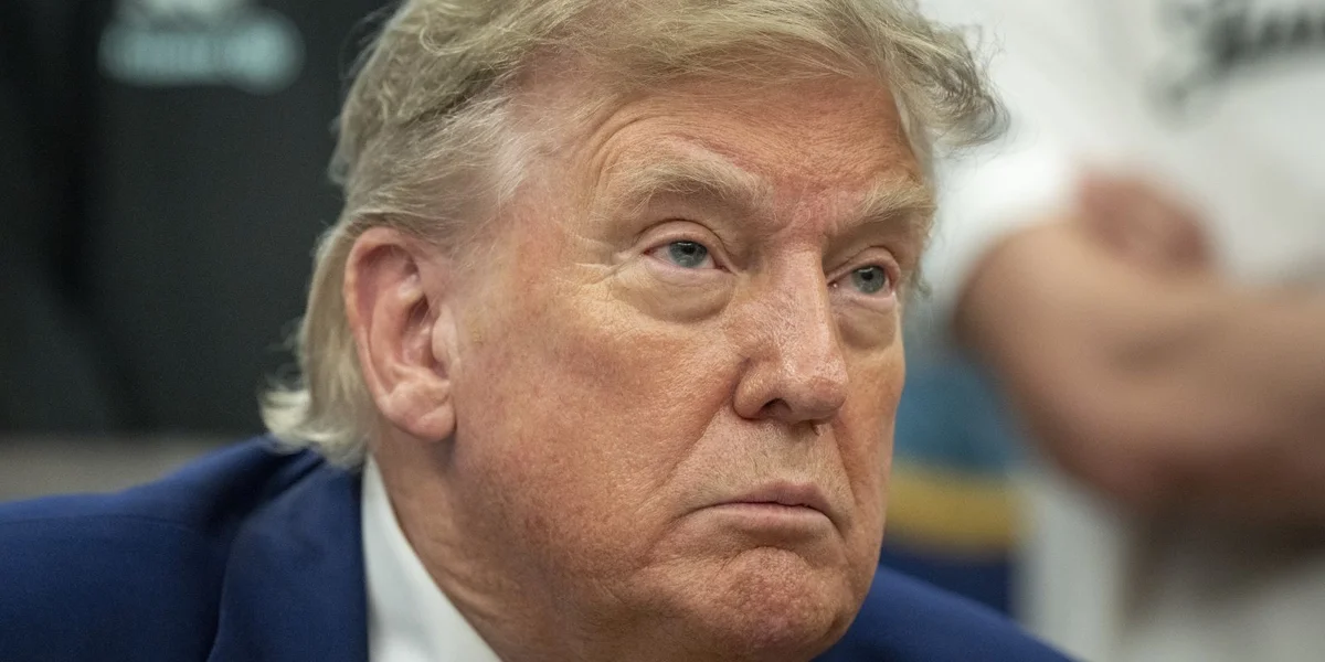 Méi Douanestaxe wéinst Bëschbränn? Trump mat neier Droung a Richtung Kanada | © picture alliance / Consolidated News Photos | Ken Cedeno - Pool via CNP