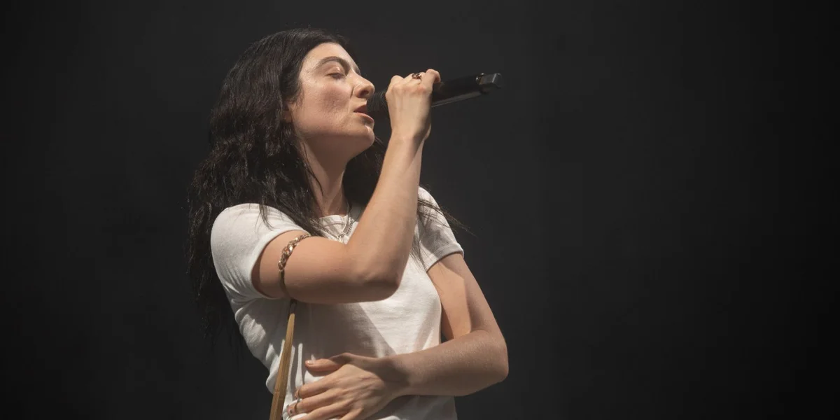 Lorde - "Virgin" | © picture alliance / Photoshot | -