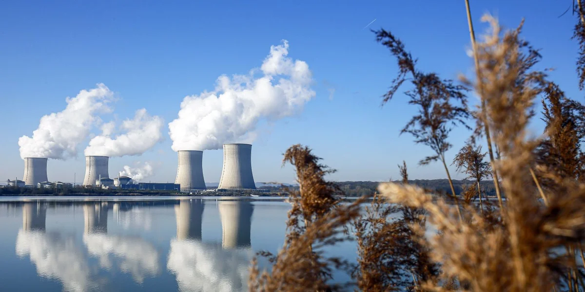 D'Musel-Waasser war och am Héichsummer kal genuch fir Cattenom ze killen | © EPA/JULIEN WARNAND