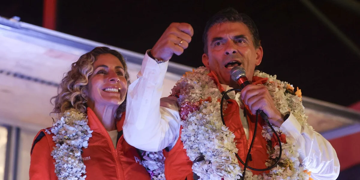 Richtungswiessel a Bolivien: Chrëschtdemokrat Rodrigo Paz gewënnt Stéchwal | ©  EPA/LUIS GANDARILLAS