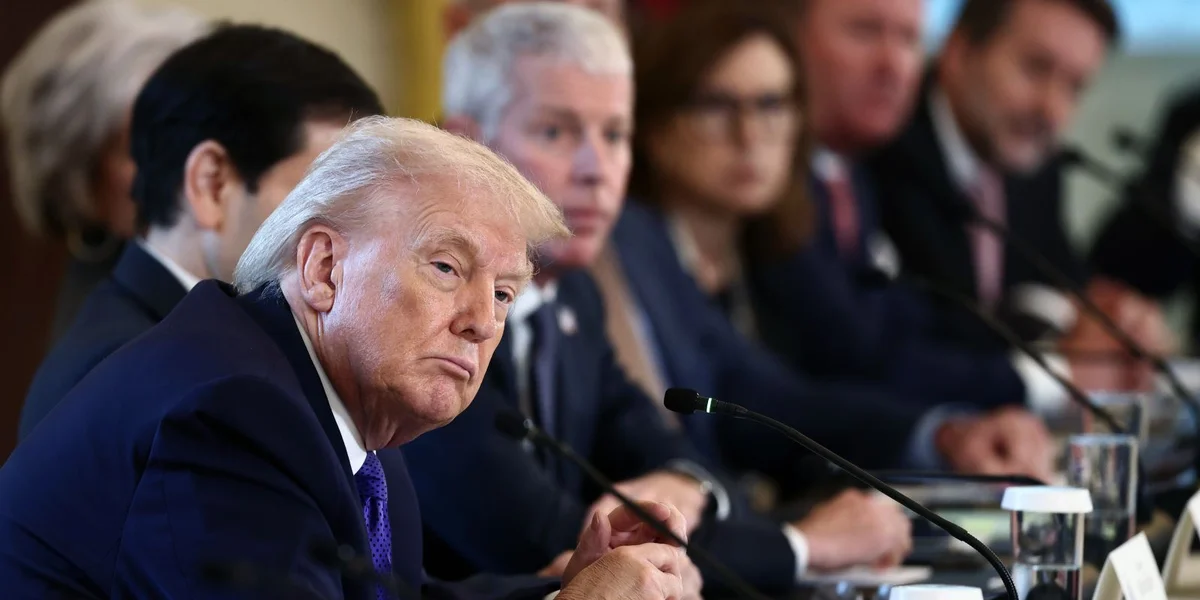 Donald Trump: "De Krich am Iran wäert geschwënn eriwwer sinn" | ©  EPA/JIM LO SCALZO / POOL