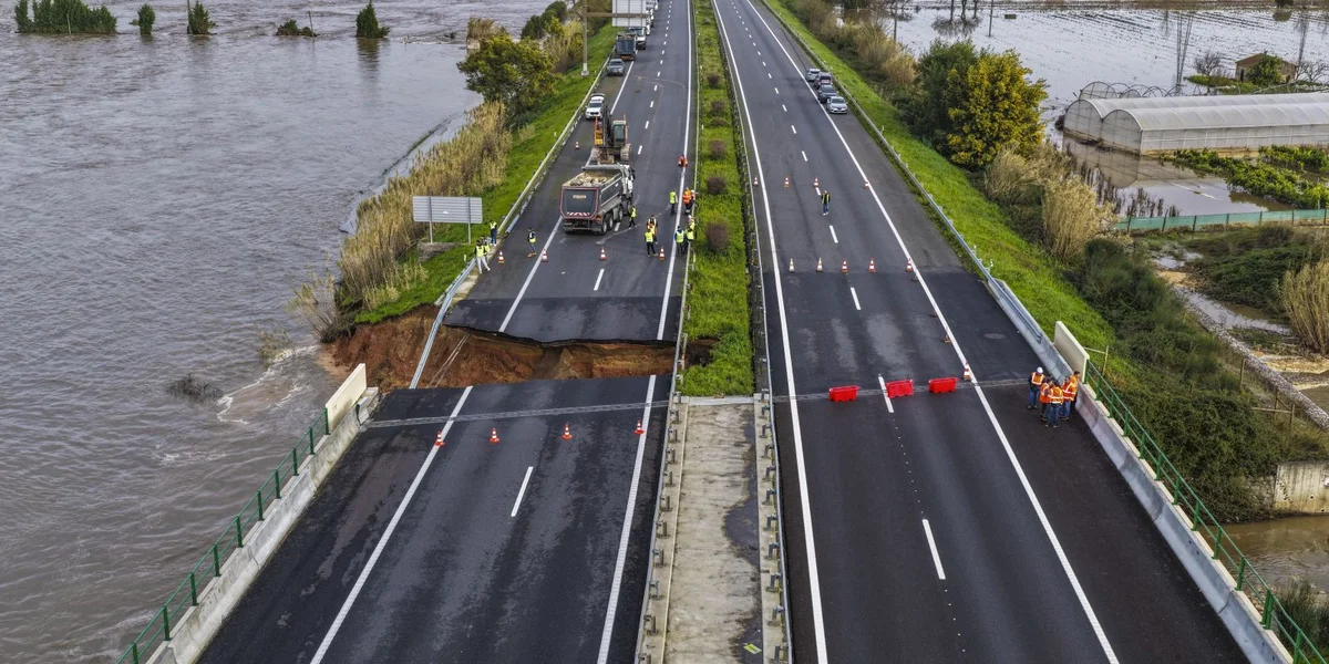 Camion vu Lëtzebuerg ënnerwee mat Hëllefsgidder fir Portugal am Wäert vun 80.000 Euro | © EPA/MIGUEL A. LOPES