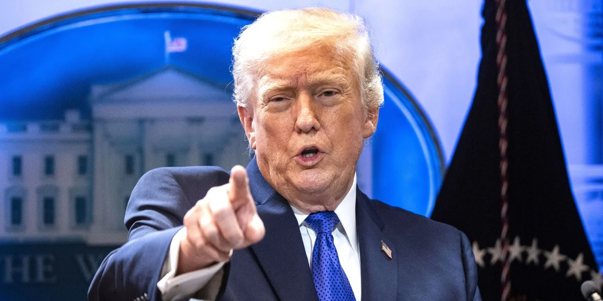 Donald Trump huet nei Import-Tax vun 10 Prozent ënnerschriwwen | © EPA/BONNIE CASH / POOL