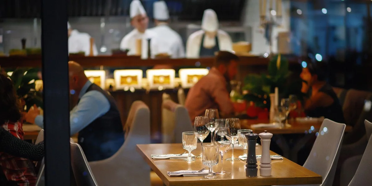 Horeca-Secteur: Präisser a Restauratioun an Hotellerie kéinten ëm 6 Prozent klammen | © Adobe Stock