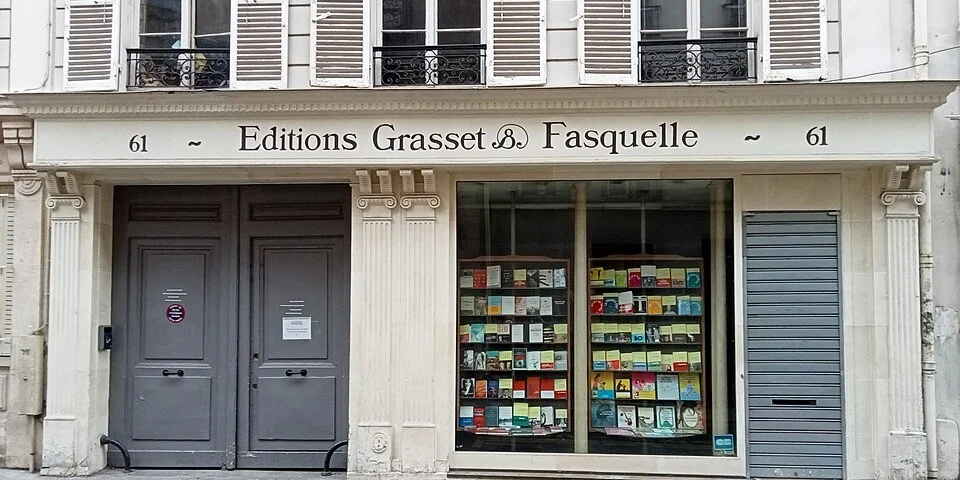 Entloossung vun Direkter an de Réckzuch vun 115 Auteuren huet ageschloe wéi eng Bomm  | © LPLT/Wikimedia Commons