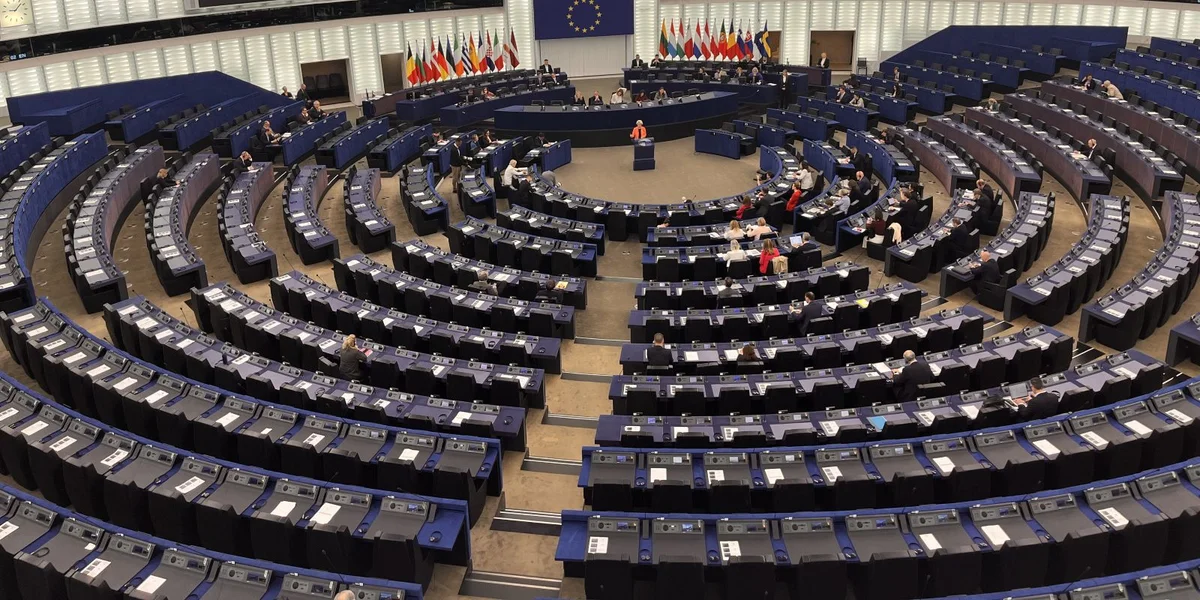 EU-Parlament kämpft géint de Phenomeen vum eidele Plenarsall | © Danièle Weber