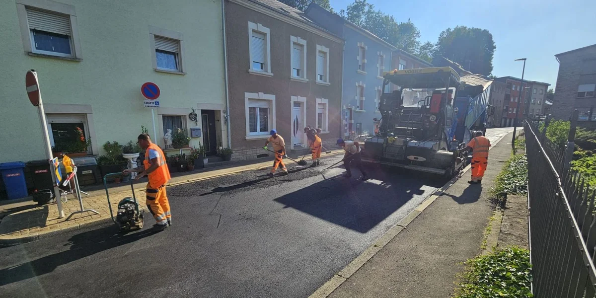 Makadamm aus deelweis biologescher Kuel soll Stroossebau a Klimaschutz kombinéieren | © Ville de Differdange