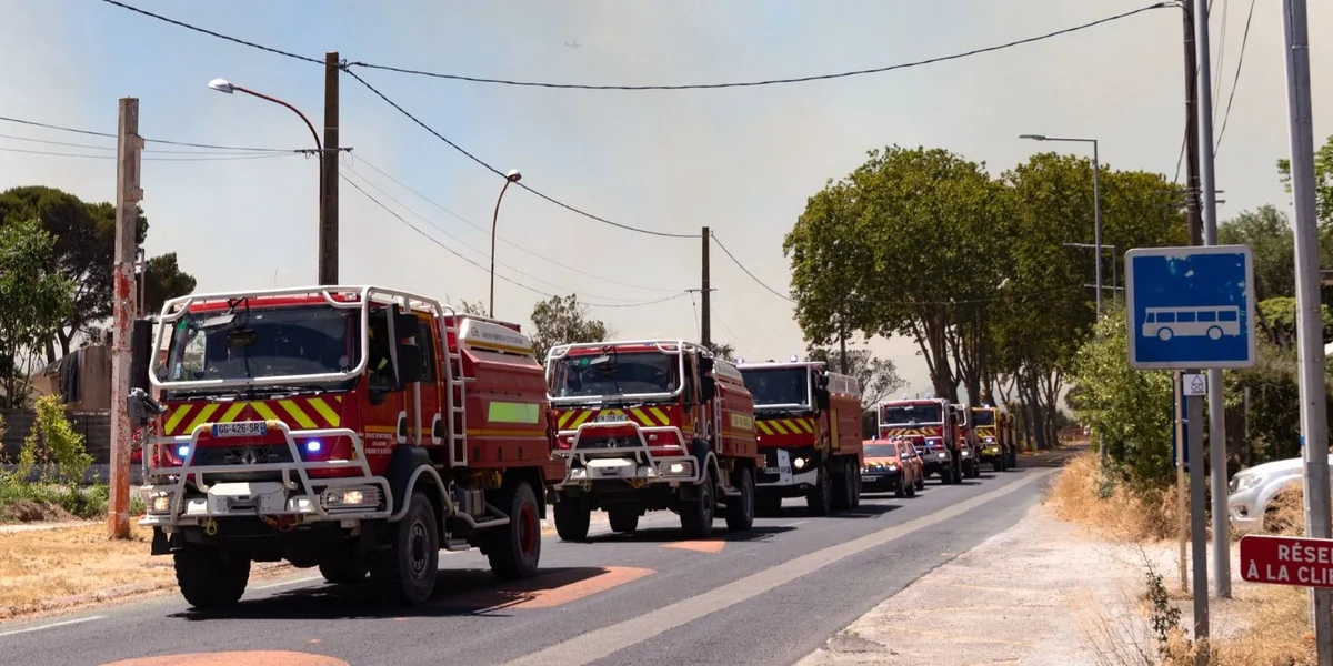 Bëschbränn a Frankräich – Warnungen a Portugal | © EPA/CHLOE REULET