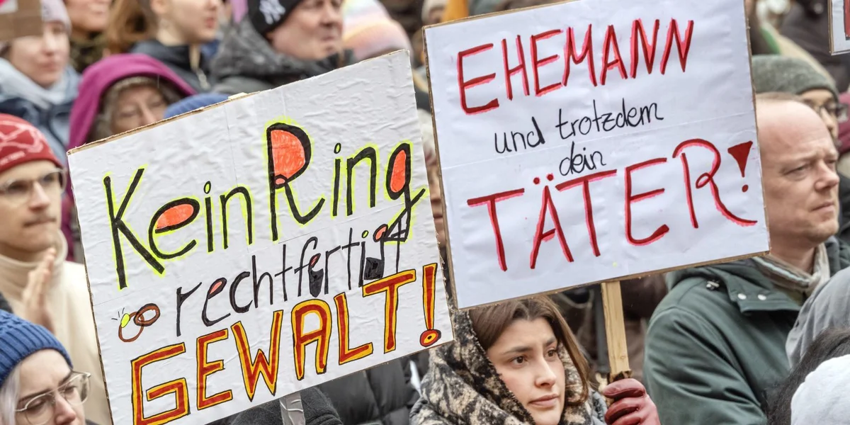 All drëtt Fra erlieft sexuellen Drock an enger heterosexueller Bezéiung | © picture alliance / Wolfgang Maria Weber | R7172