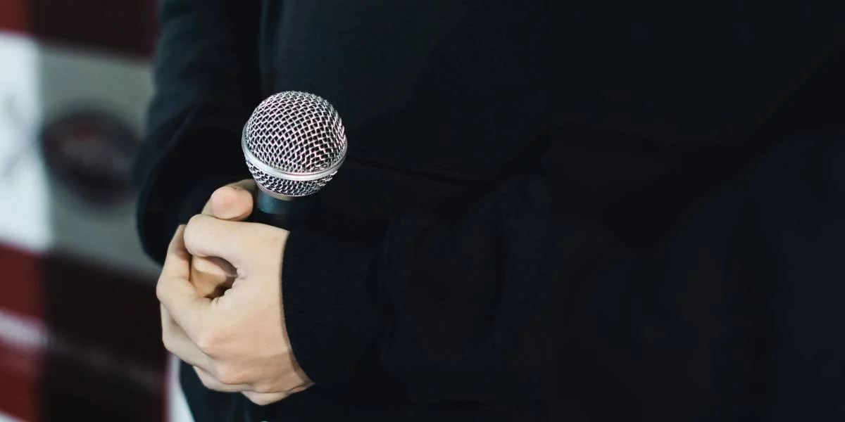 Tounbänner a Kartongskëschten - Mann sammelt 50 Joer illegal Live-Musek | © Pexels
