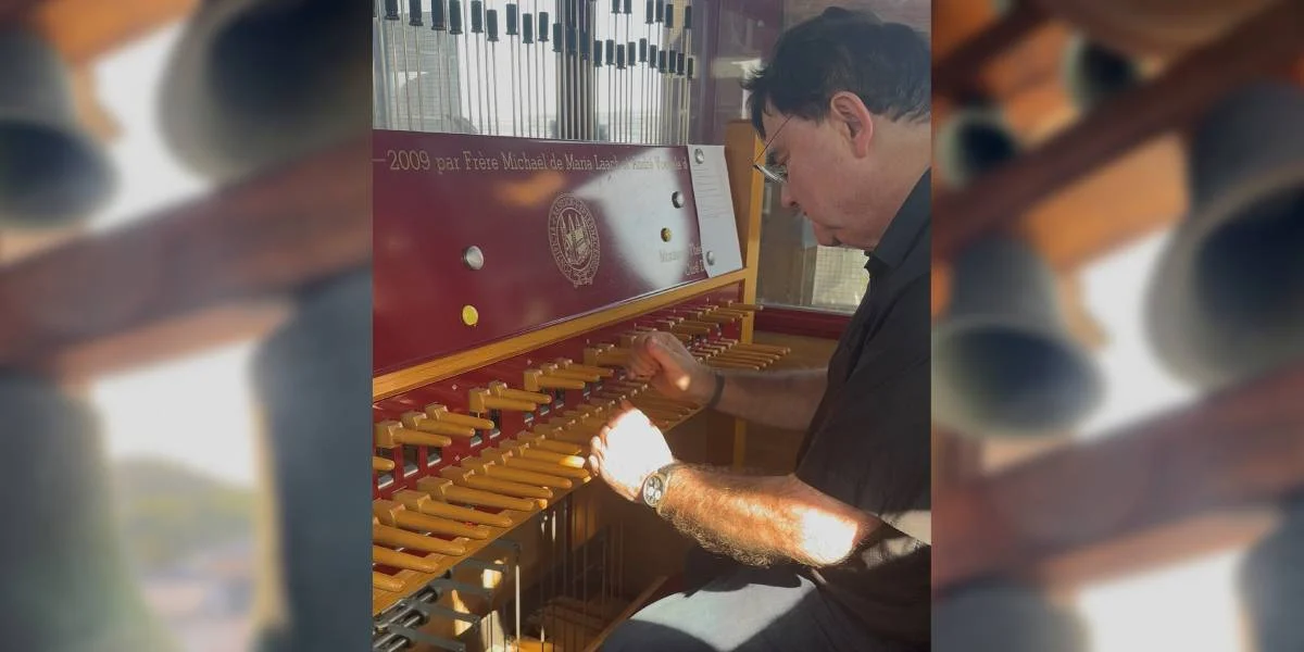 Fabrice Renard, carillonneur vun der Iechternacher Basilika | © opus 100,7 / Lex Kauffmann