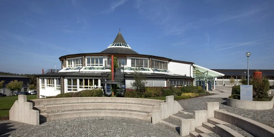 Just an dräi Gemengen hunn d'Kanner och samschdes Schoul | © HBA